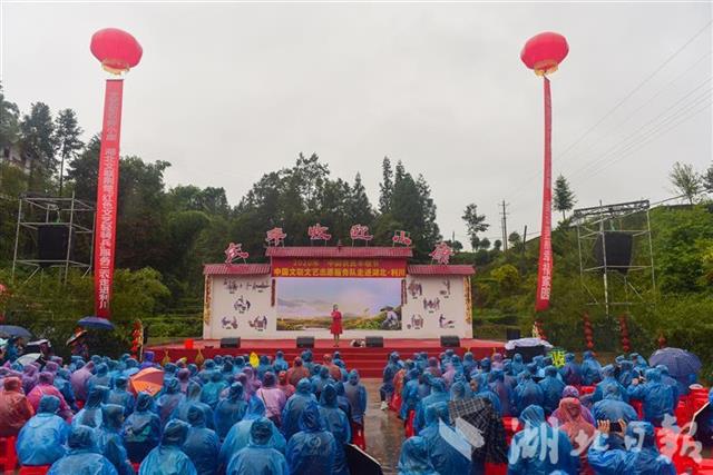 |中国文联省文联文艺志愿者送文艺下乡 “庆丰收”系列演出搅热鄂西乡村