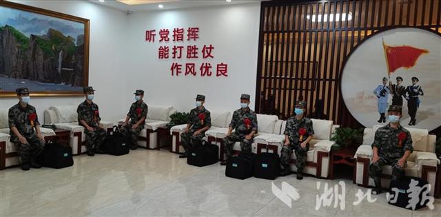 |踏上开往军营的列车！三峡库区今年首批新兵奔赴军营