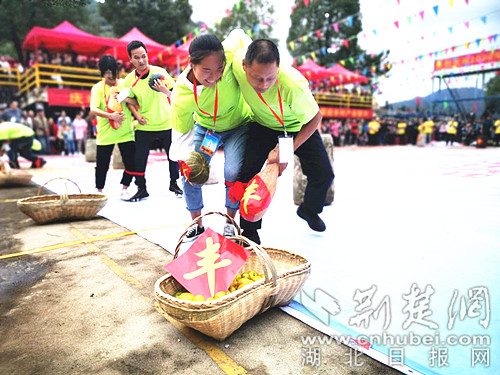 |鄂城区：为勤劳站台 替丰收喝彩