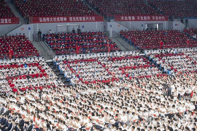 |组图：武汉大学举行本科生开学典礼