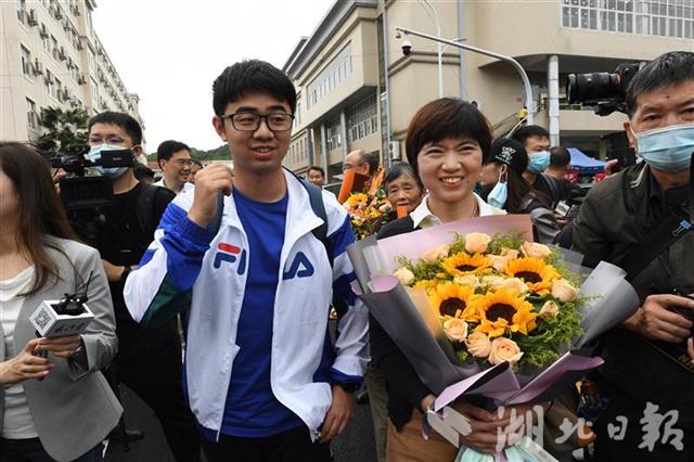 |重返武汉，合肥援鄂护士三度落泪