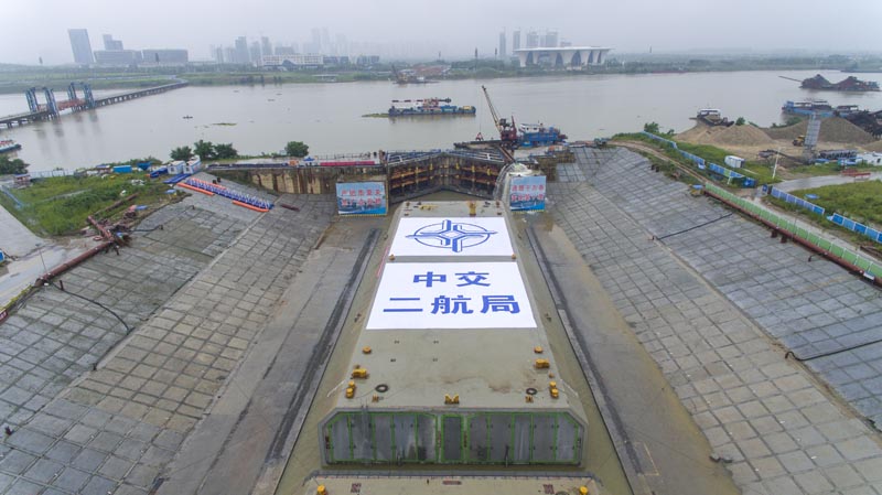 |给沉管穿上“轻铠甲”