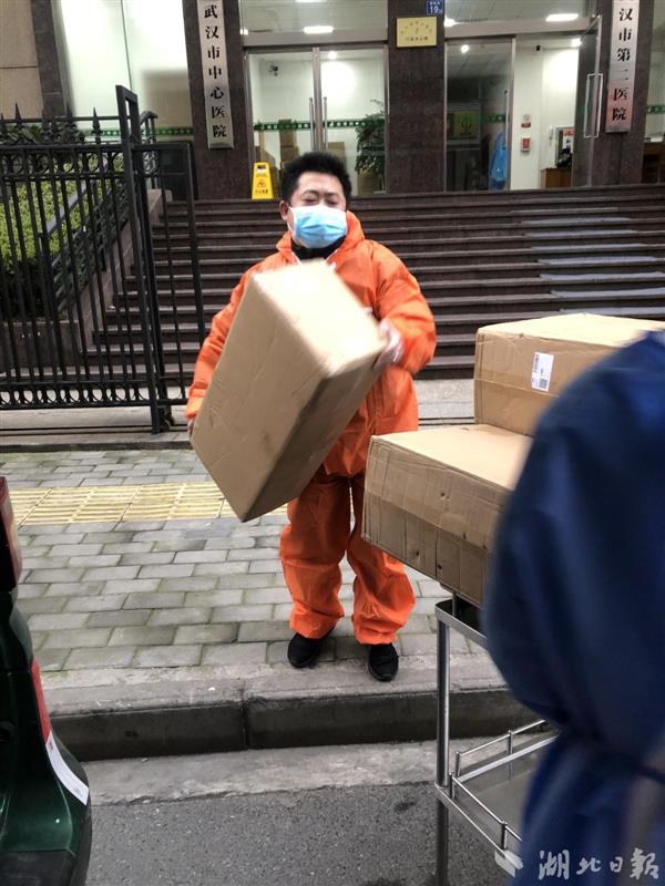 |全国抗疫先进个人徐龙：“如果有需要，我随时都会再次冲上去！”