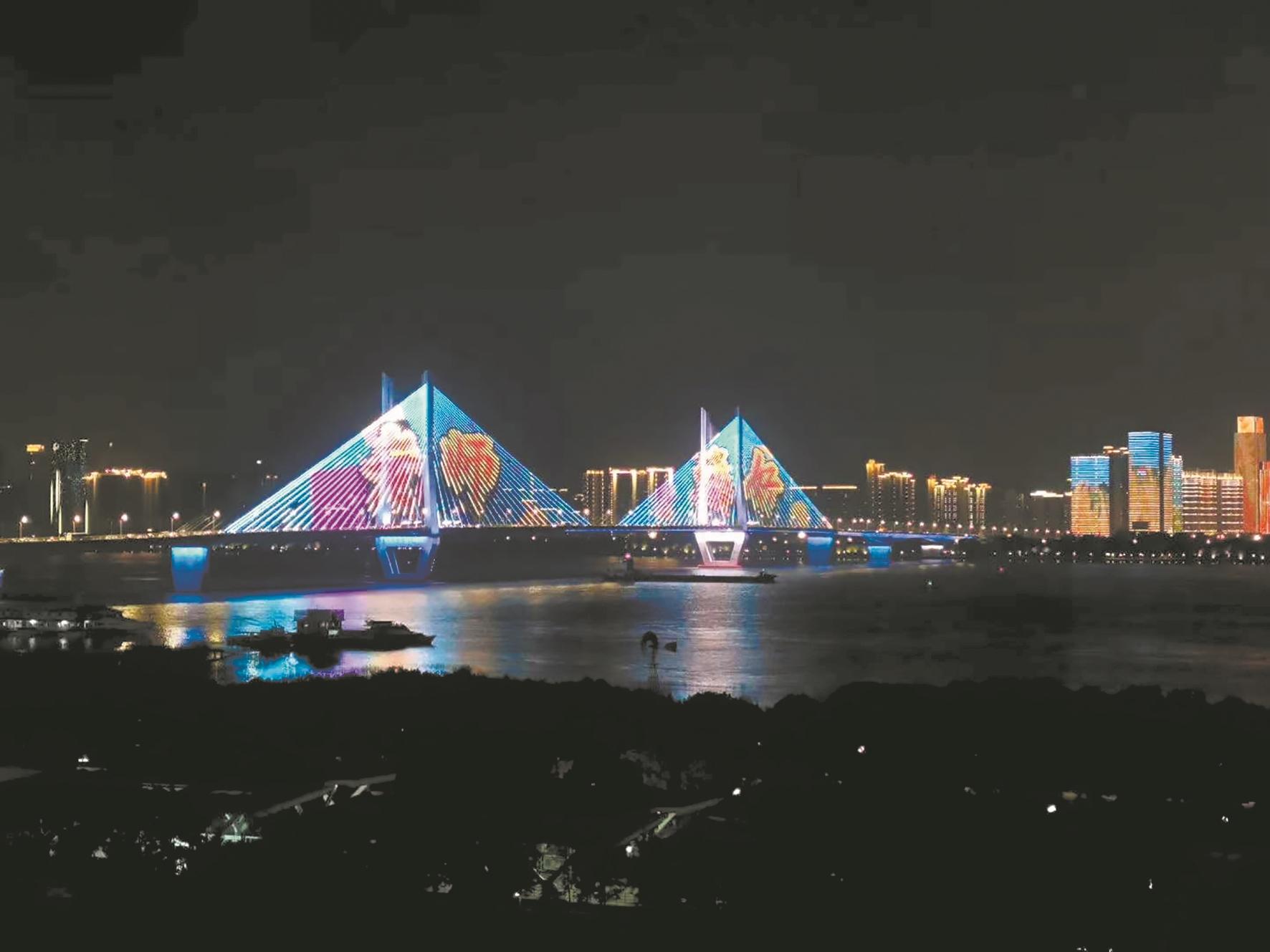 |武汉地标昨夜为教师亮灯一小时 市民纷纷拿起手机记录 为辛勤耕耘的老师们点赞