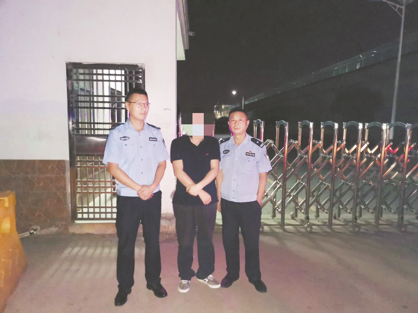 |一起工作七八年奈何还是单相思 男子偷装摄像头监控女同事被行政拘留