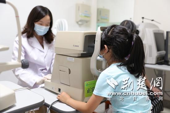 |重返幼儿园看不清黑板上的字 五龄童查出近视500度