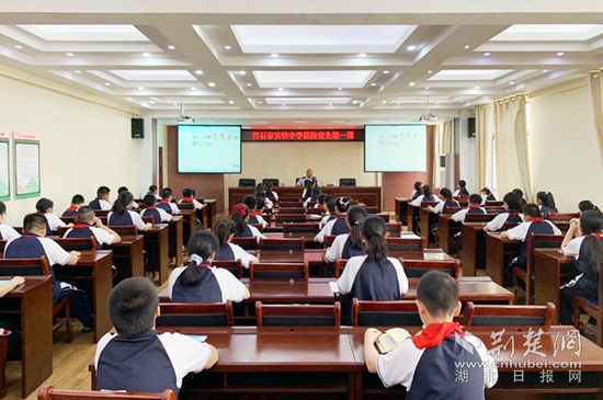 |上好消防安全“开学第一课” 黄石消防员变身“蓝老师”