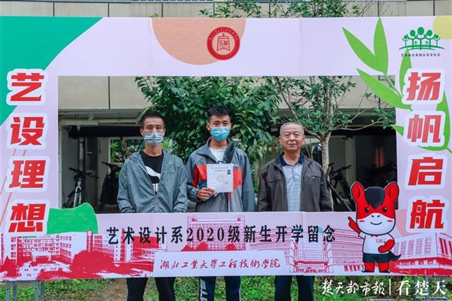 |曾往武汉义务送菜10趟的山东汉子，送儿子来汉读大学