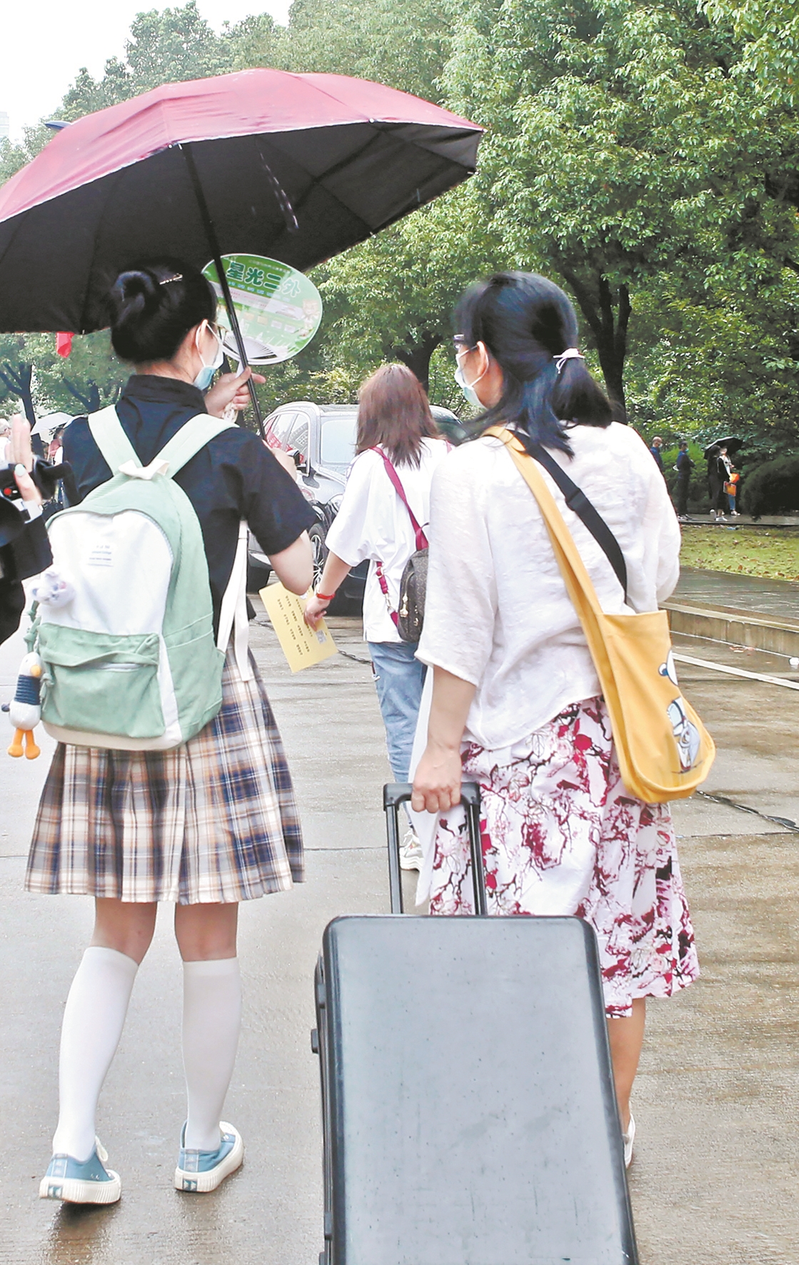 |坚强女孩考入大学与母亲成为师生 希望成为一名律师或老师