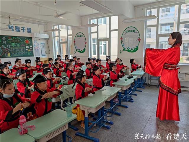 |穿着汉服入校！武汉这所小学的入学礼很惊艳