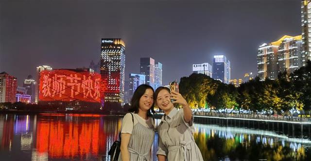 |今夜，为人民教师亮灯