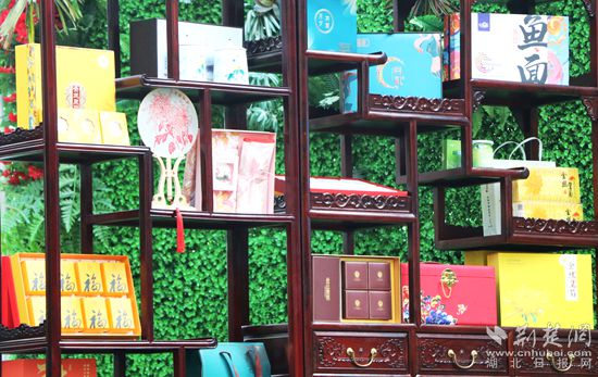|麻城菊花产业系列产值达30亿元 全年开发新品将超800款