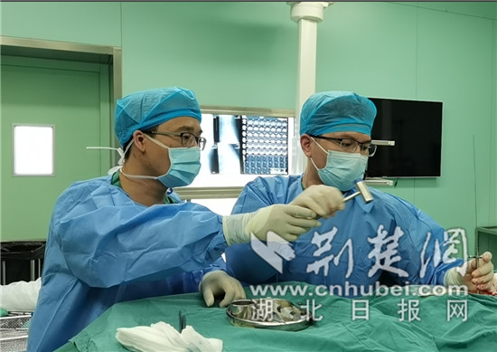 |毕业生求职路上腿“罢工” 竟是严重腰突惹祸