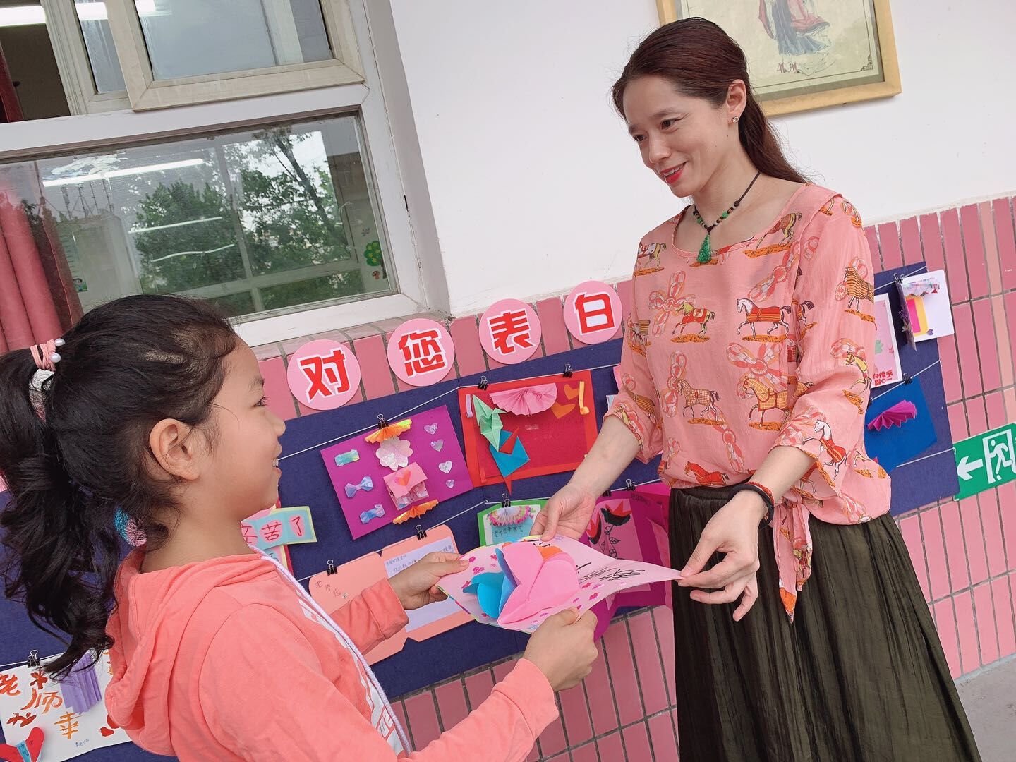 |武汉多所学校发公开信，号召家长不送礼老师不收礼，孩子们健康成长是教师节最好礼物