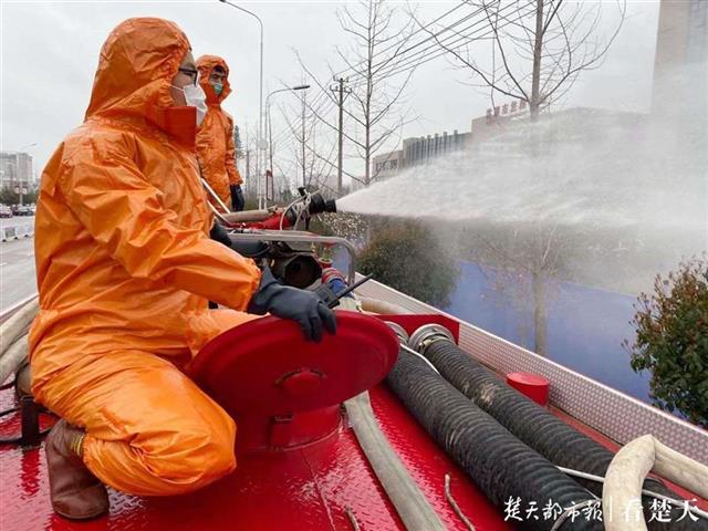 |必须致敬！一家三代都是消防员，赴汤蹈火救人于危难！