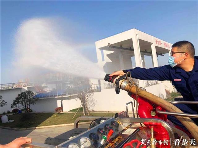 |必须致敬！一家三代都是消防员，赴汤蹈火救人于危难！