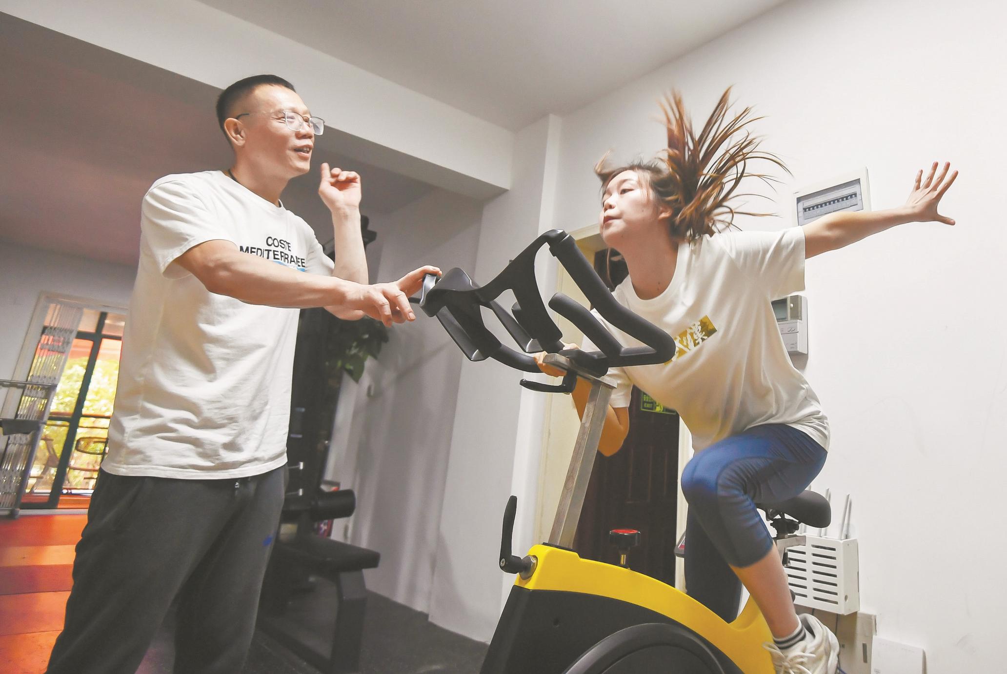 |体院教授社区义务当教头
