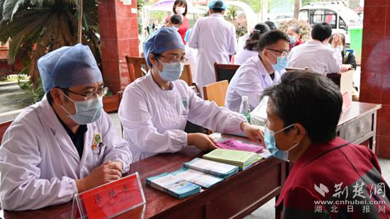 |武穴：省市专家义诊到基层，足不出户享服务