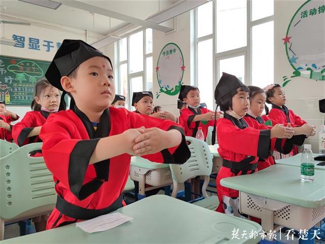 |穿着汉服入校！武汉这所小学的入学礼很惊艳