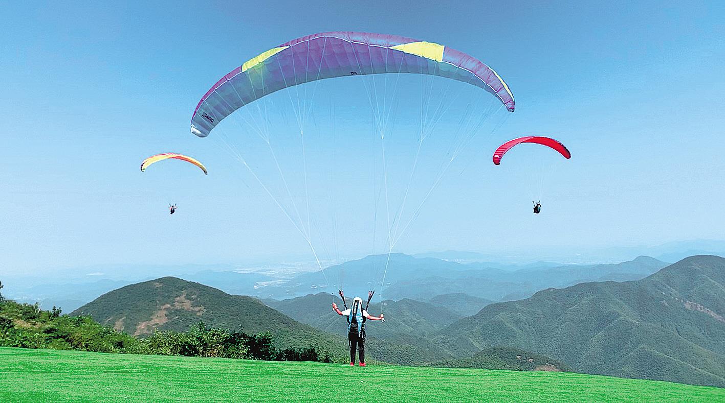 |露营观星 滑翔云天 小众旅游项目升温