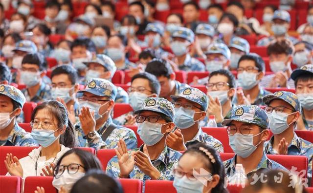 |抗疫报告会走进武汉大学