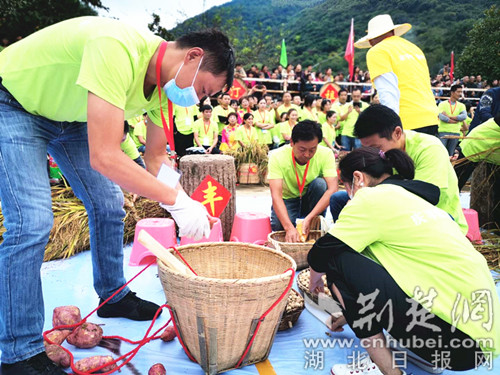 |鄂城区：为勤劳站台 替丰收喝彩