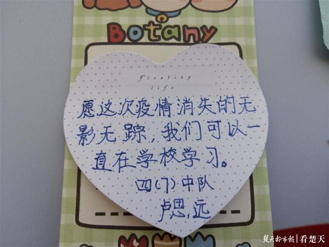 |看，早上7点就有这么多小学生到校！他们说太想上学啦