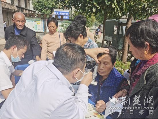 |黄石开展“服务百姓健康行动”大型义诊活动