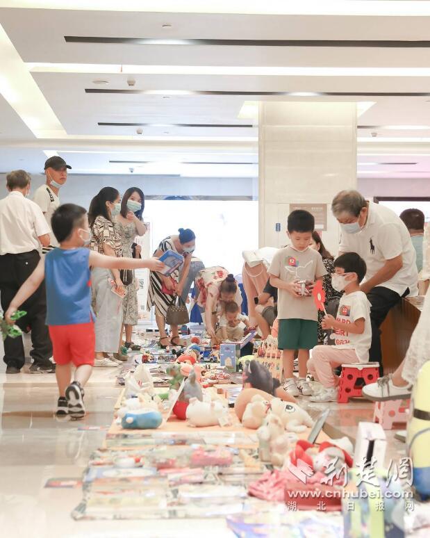 |湖北红十字会举行公益市集活动