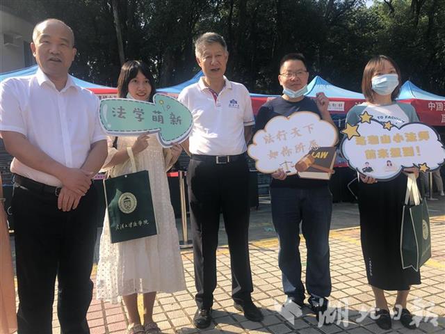 |武汉大学研究生新生来了！男女比例1:1