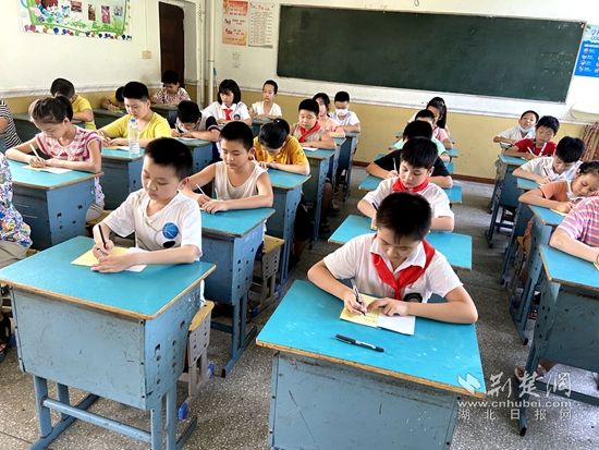 |黄石28万中小学生迎来新学期（组图）