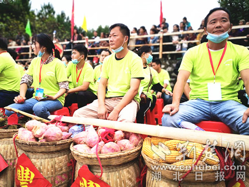 |鄂城区：为勤劳站台 替丰收喝彩