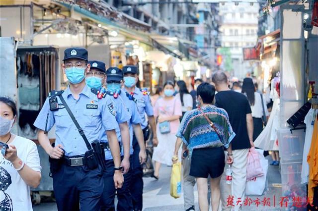 为143项大型活动保驾护航，武汉每日万名警力织密"双节"安保防控网