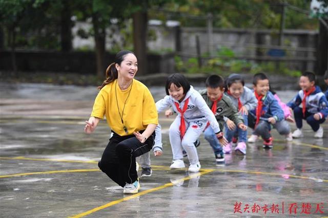 |本报联合阿里巴巴天天正能量发起“益起过中秋”活动，即日起征集留守儿童心声