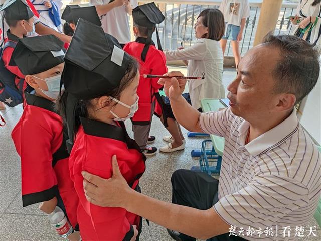 |穿着汉服入校！武汉这所小学的入学礼很惊艳