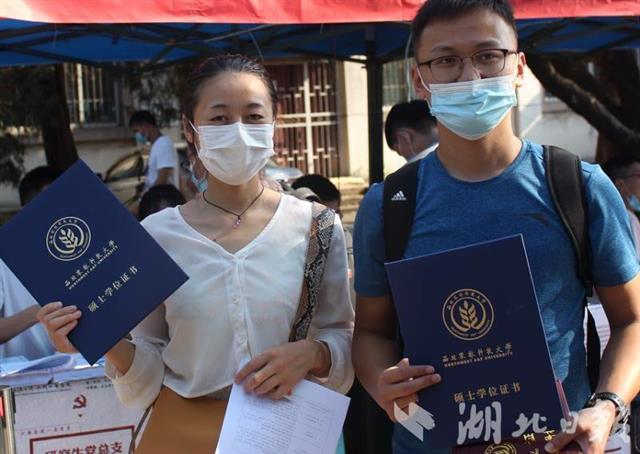 |学霸夫妻携手进入武大读博，两人的硕士导师也是一对夫妻