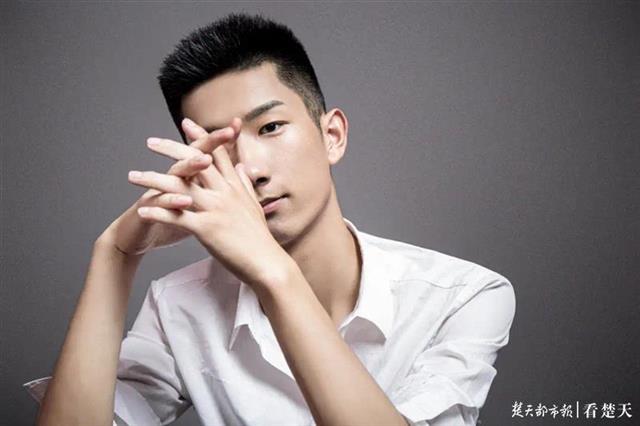 |从定向培养士官生到签约作家，这名大学生“自强之星”逐梦前行