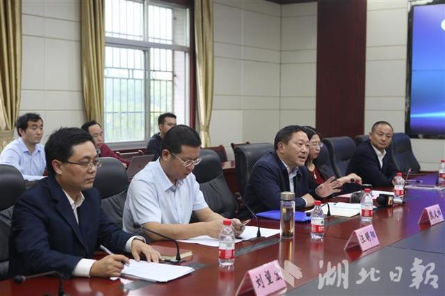 |我省生猪存栏出栏上涨肉价下跌专家预测：猪周期拐点已到