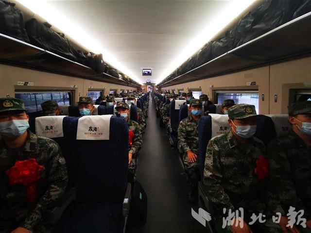 |向军营出发！湖北省2020年首批新兵起运