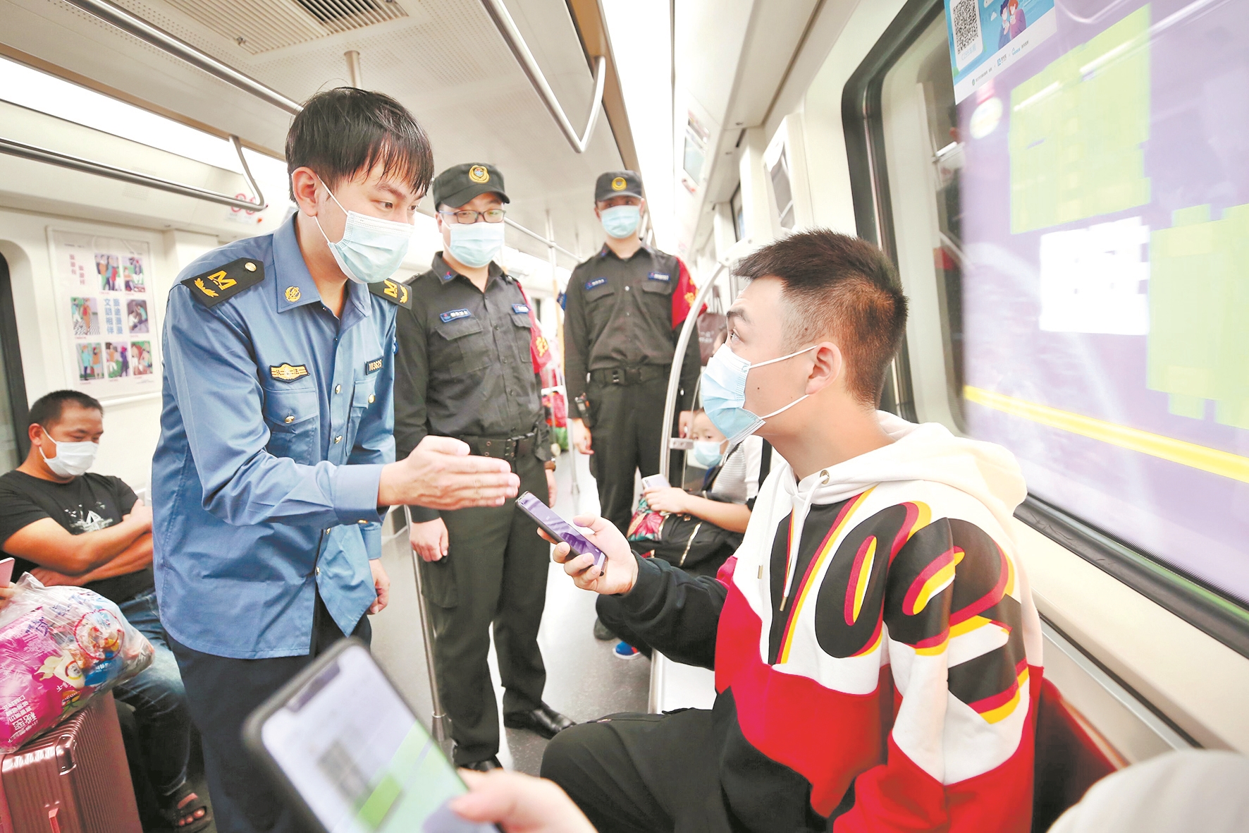 |武汉地铁相关负责人解读新版轨道交通管理条例 对乘客违规行为要先责令改正
