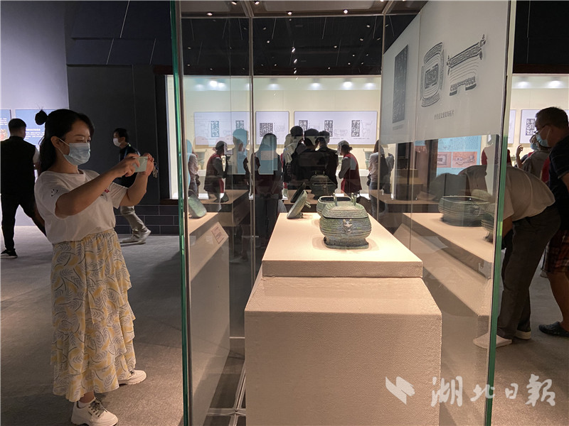 |“华章重现--曾世家文物特展”在省博开幕