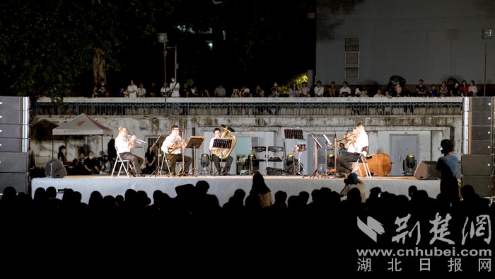 |华中农业大学草坪音乐会：师生齐聚共赏音乐