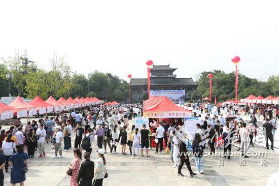 |齐鲁再援荆楚 山东121家企业送岗到黄冈