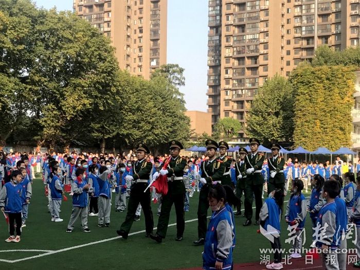 |大学国旗班来啦！武汉吉林街小学开展爱国主义教育