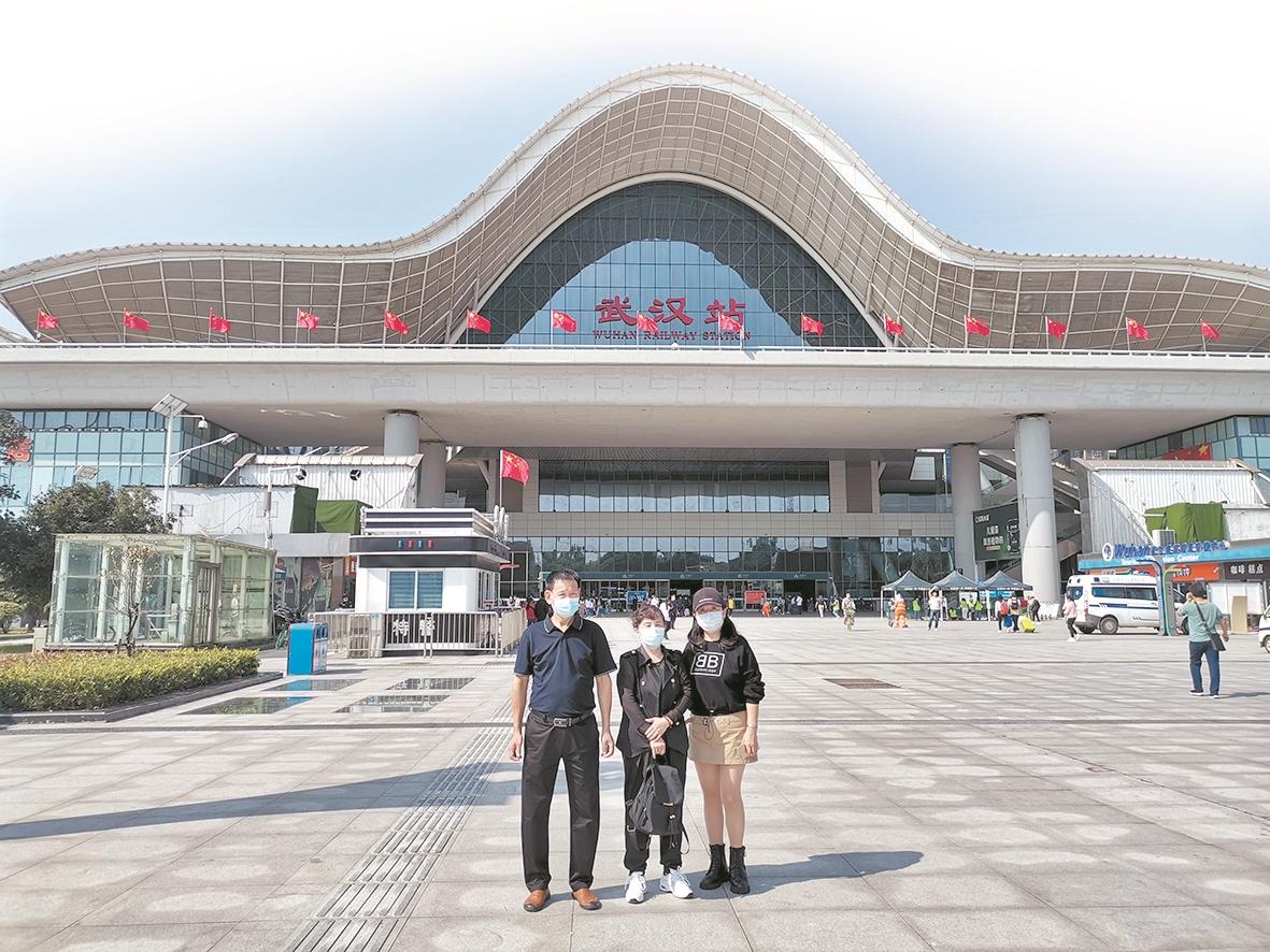 |高铁拉近了两个城市的距离 想念在深圳的儿子 武汉夫妻说走就走