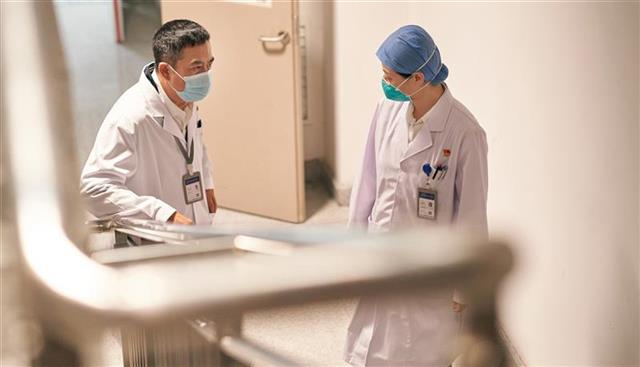 |抗疫题材剧《在一起》高收视率收官