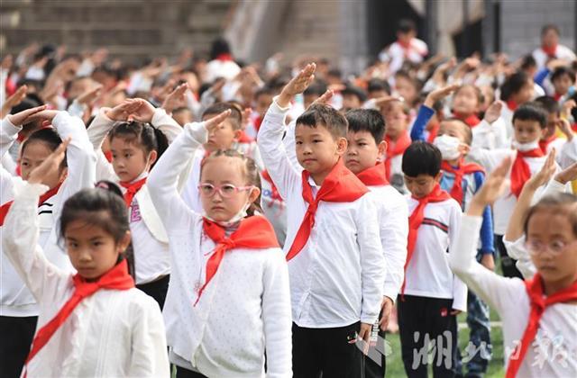 |让红领巾更加鲜艳，今天我入队啦！