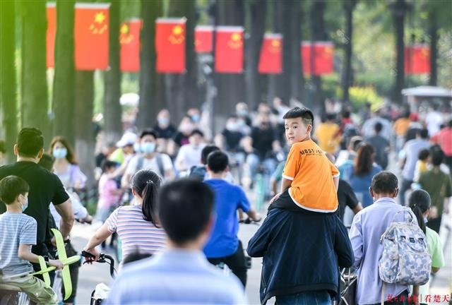 |双节同庆，东湖绿道好“热”