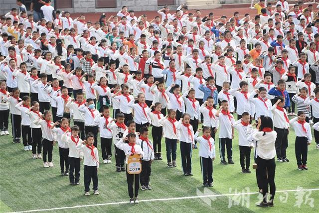 |让红领巾更加鲜艳，今天我入队啦！