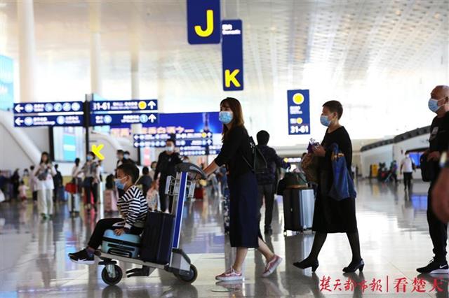 |天河机场客流加快恢复，双节期间旅客吞吐量达52万人次